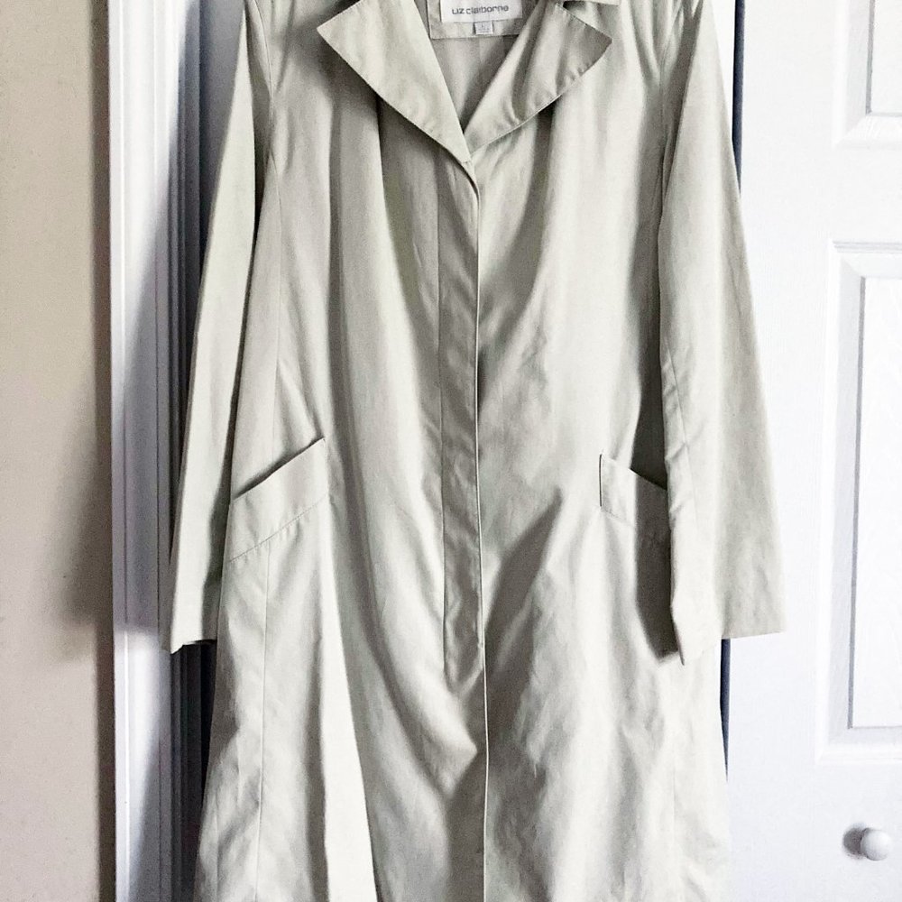 Liz Claiborne Lightweight Hooded Coat (like new) - Picture 4 of 8
